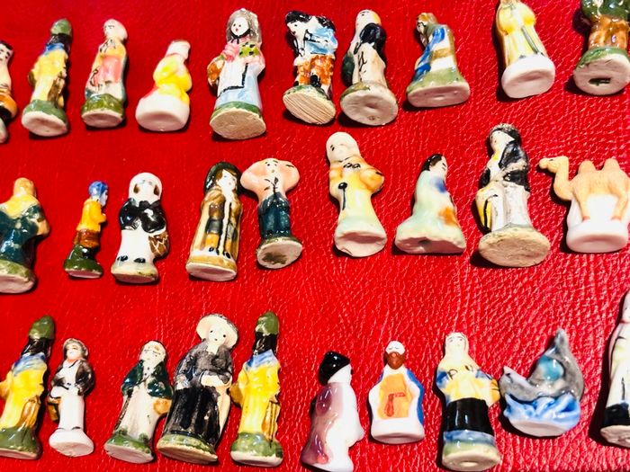Lot 58 fèves divers personnages de crèche - photo numéro 3