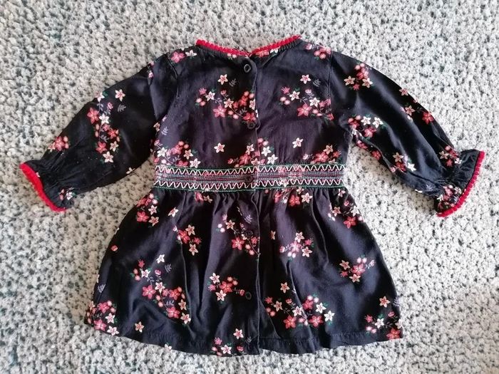 Robe à petites fleurs taille 6 mois - photo numéro 5
