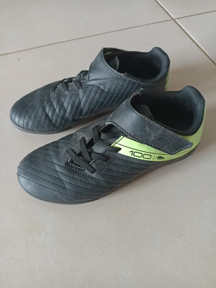 Chaussures de foot crampons pointure 33 - photo numéro 3