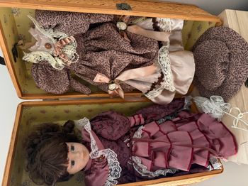 poupée en porcelaine vintage des années 70 avec boîte vintage - penderie, accessoires de poupée vint