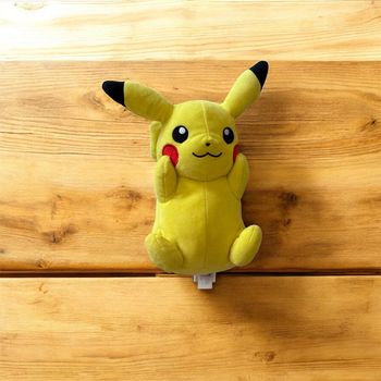 Peluche pikachu