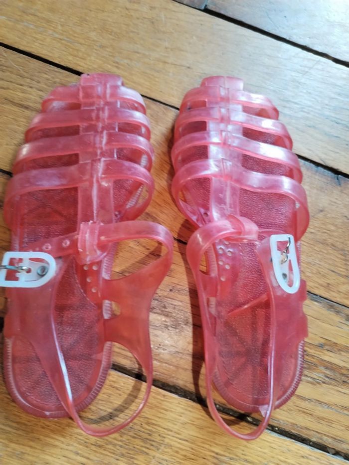 Sandales meduse rouge
Enfants Pointure 30