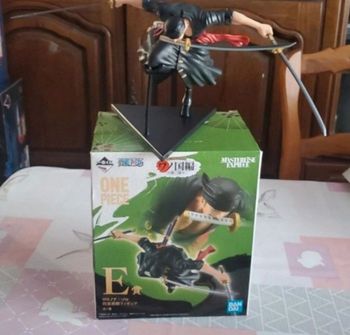 Figurine one piece  zoro officielle &ichiban