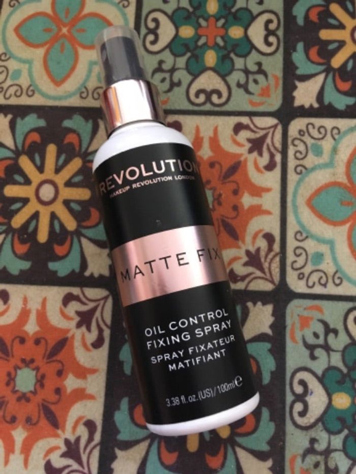 Spray fixateur matifiant 100ml Revolution neuf