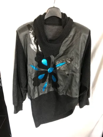Haut manches longues noir vintage cuir et daim bon état taille 44 à voir !