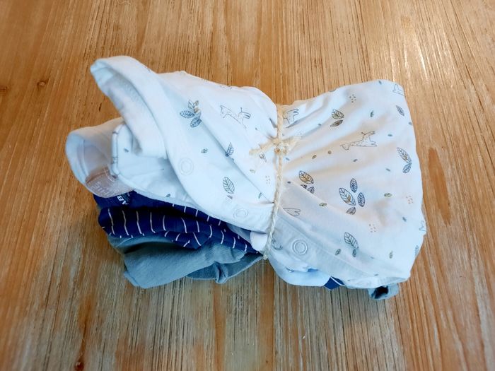 Lot de 5 pyjamas taille naissance 0 - photo numéro 4