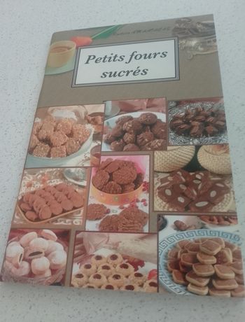 Livre petits fours sucrés