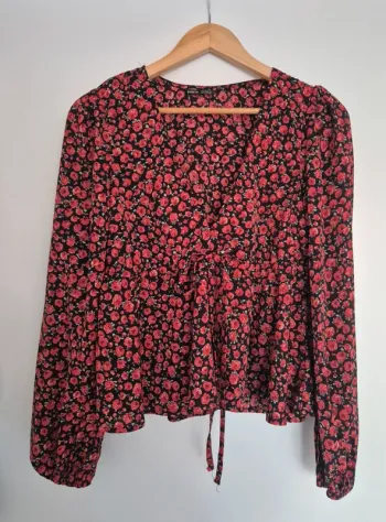 Blouse noire avec fleurs rouges - Shein