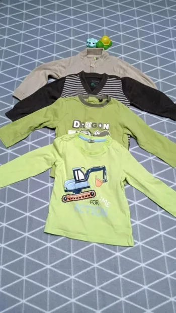 🦁Lot 4 hauts, 18 mois