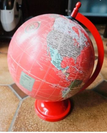 Mapemonde rouge Maison du monde tbe 