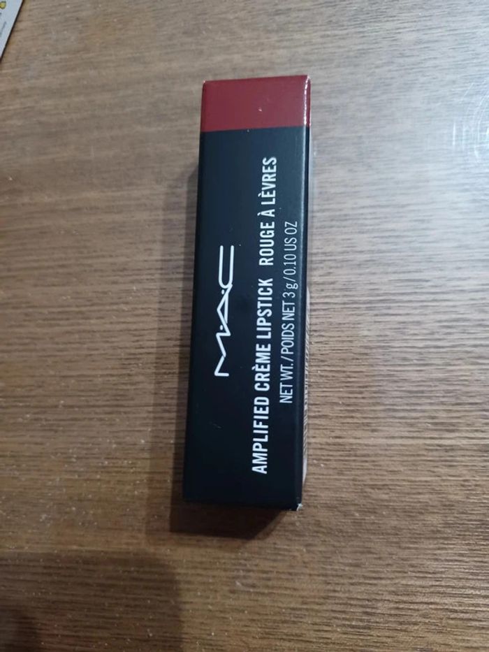 Rouge à lèvres MAC (non négociable)