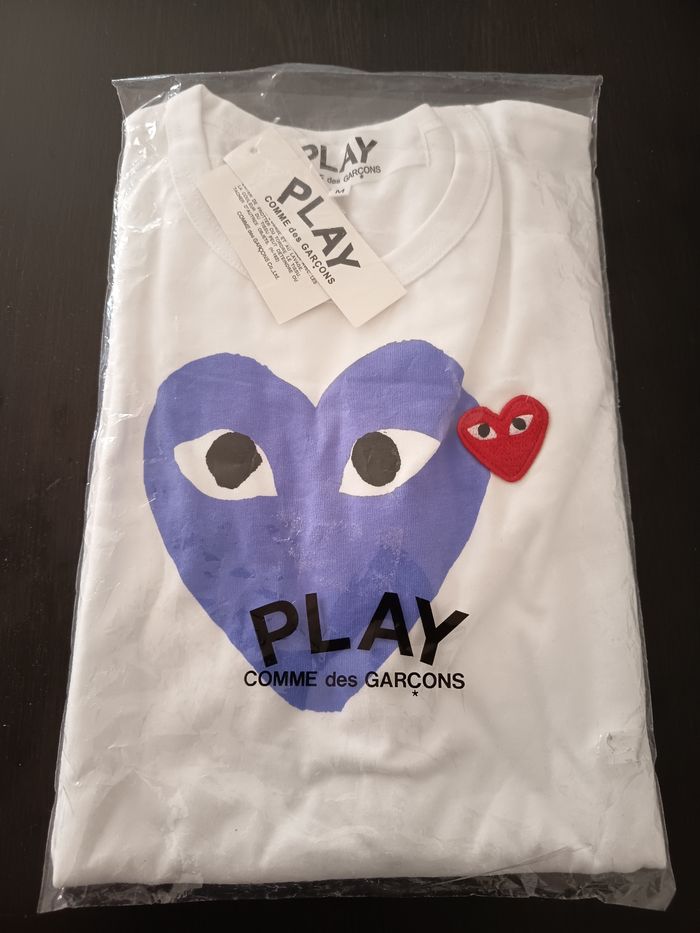 T-shirt comme des garçons.