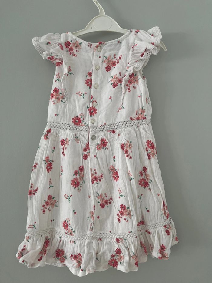 Robe fleurie évasée assez longue taille 3 ans - photo numéro 5
