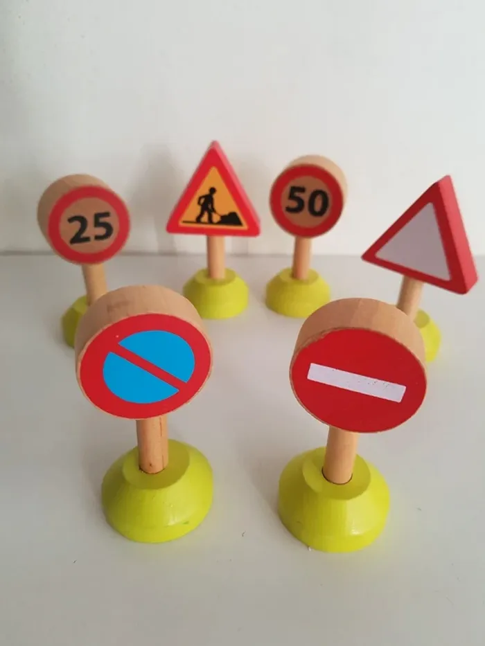 Accessoires en bois pour circuit de petites voitures - photo numéro 7