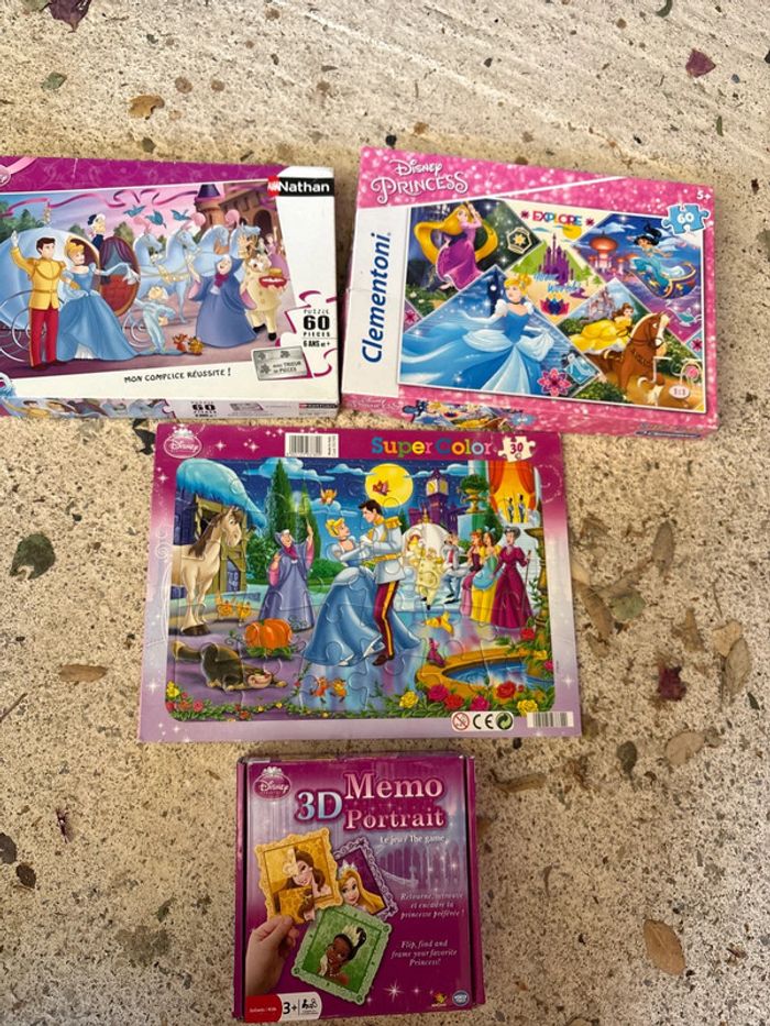 Lot 3 puzzles + 1 mémo princesses