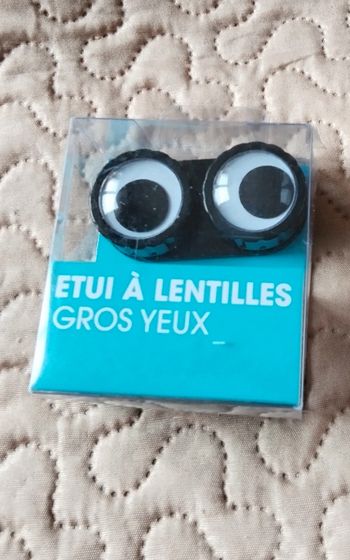 Etui a lentilles de vue. Humoristique.