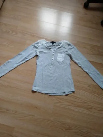 Haut manches longues. Gris et blanc. Femme. Jennyfer. 
Taille 36