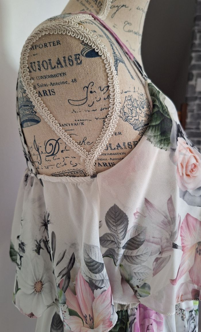 Superbe robe blanche à grosses fleurs en voile - photo numéro 4