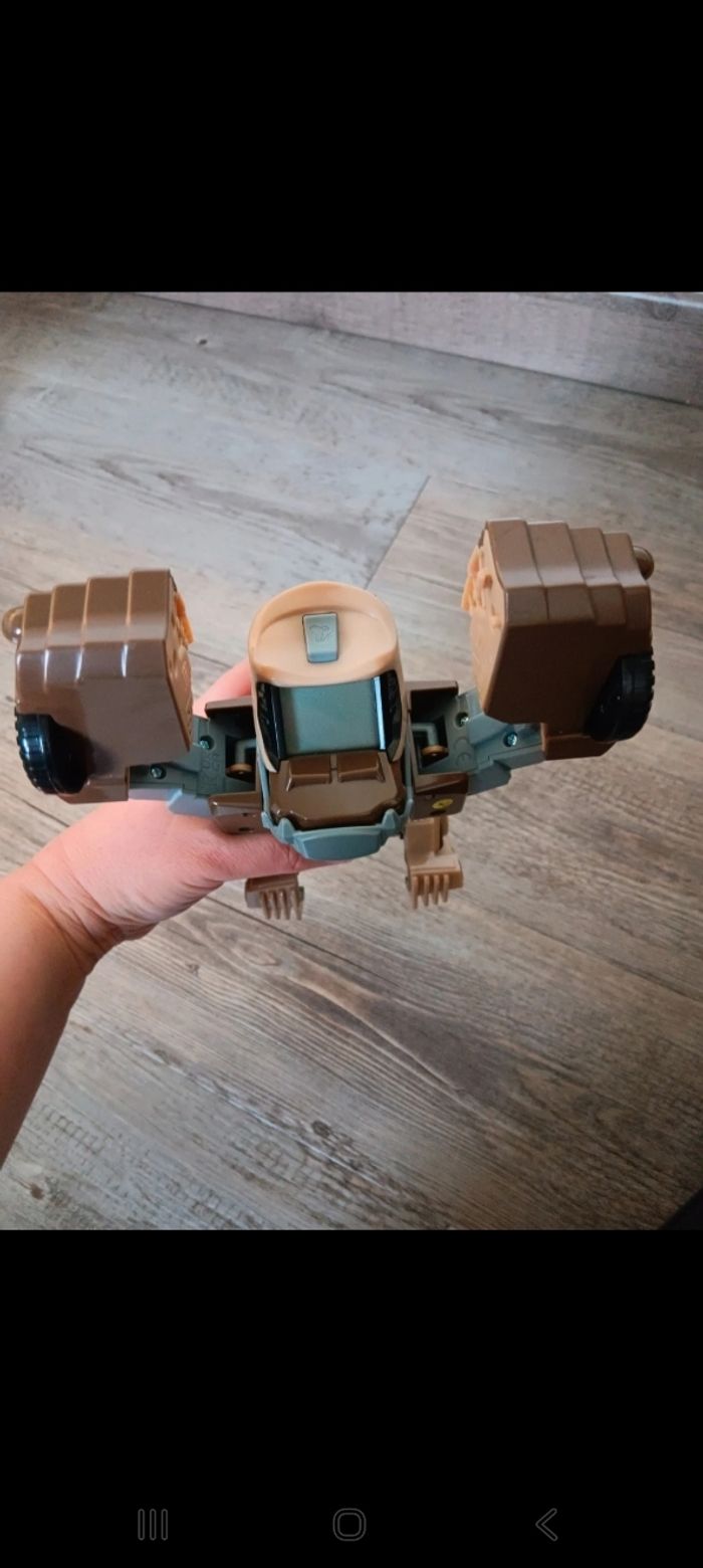 Transformer voiture singe parlant - photo numéro 3