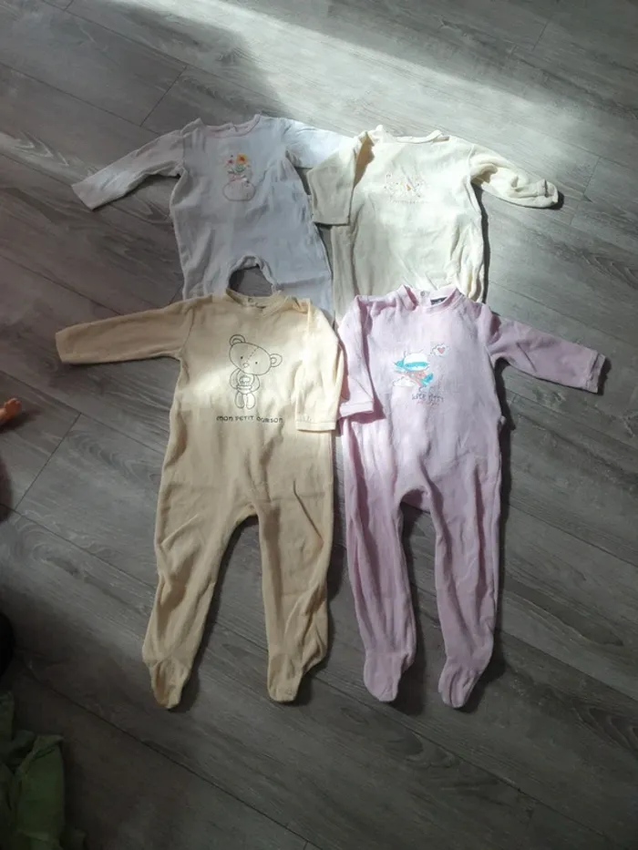 Lot pyjamas bébé fille 24 mois