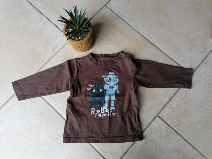 Lot t-shirt et gilet 18 mois - photo numéro 2