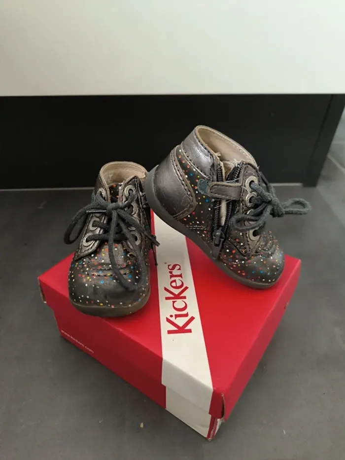 Chaussures Kickers fille. Pointure 19