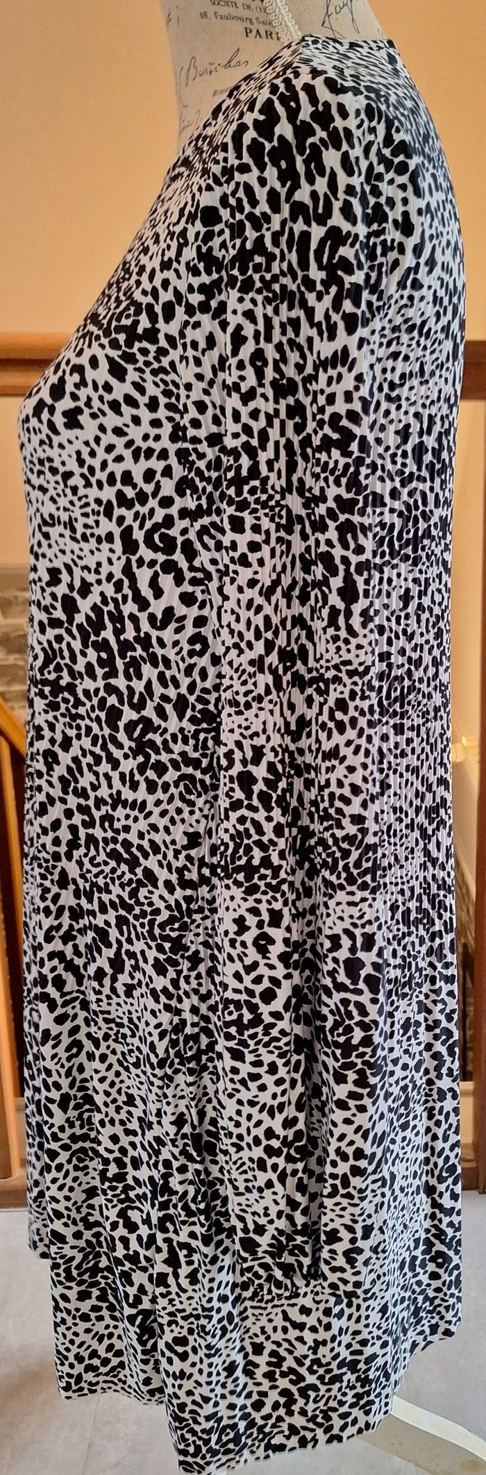 Robe fluide plissée blanche et noire - photo numéro 3