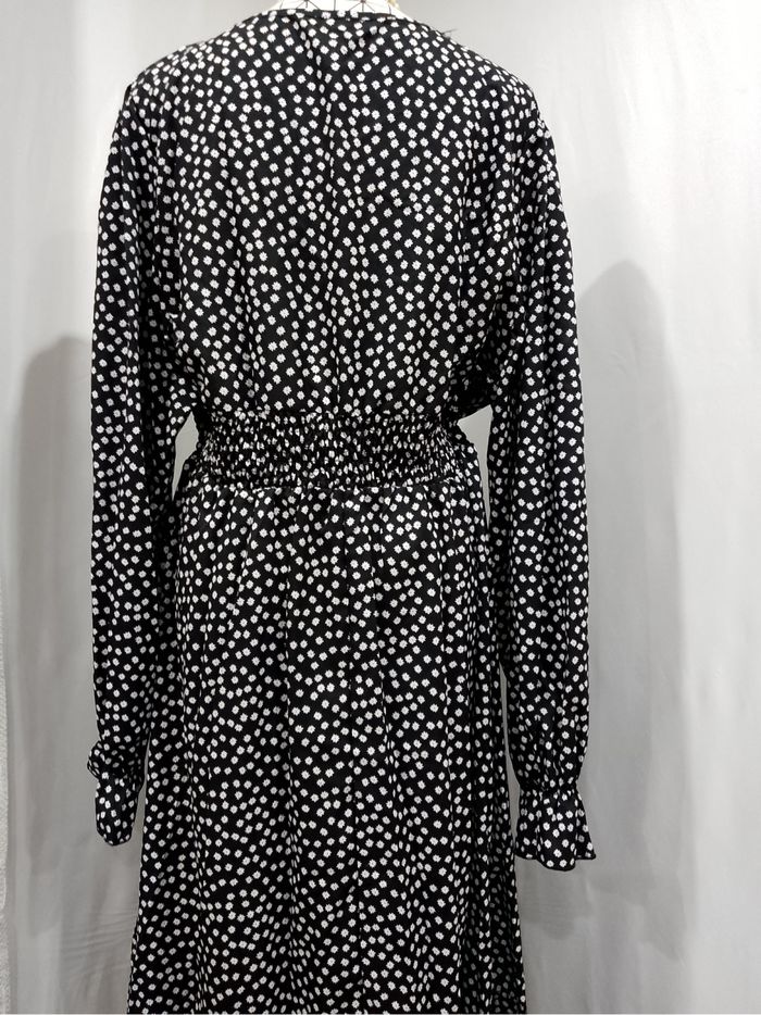 Robe maxi noire et blanche grande taille 48 col V, manches longues, élégante - photo numéro 6
