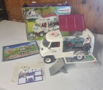 schleich horse club 42370 clinique vétérinaire mobile jouet enfant