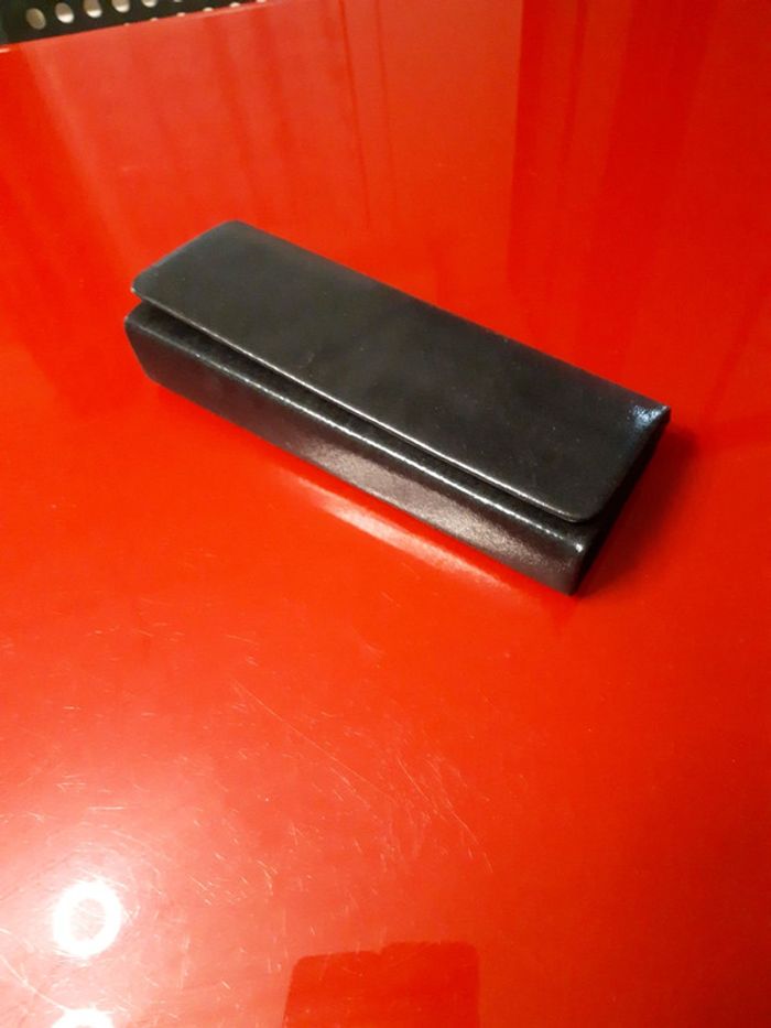 Pochette noire