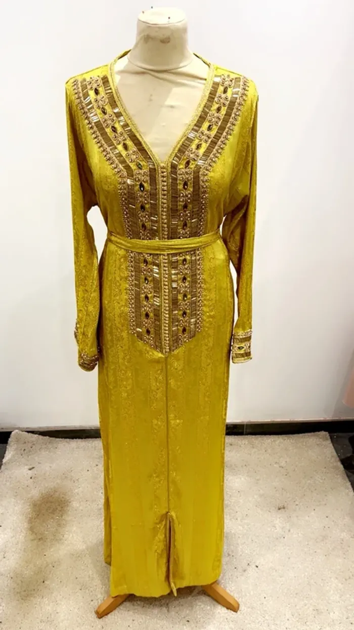 Caftan neuf avec beau travail de perlage - photo numéro 4