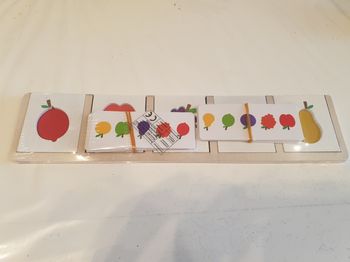 Jeu bois observation et reproduction fruits