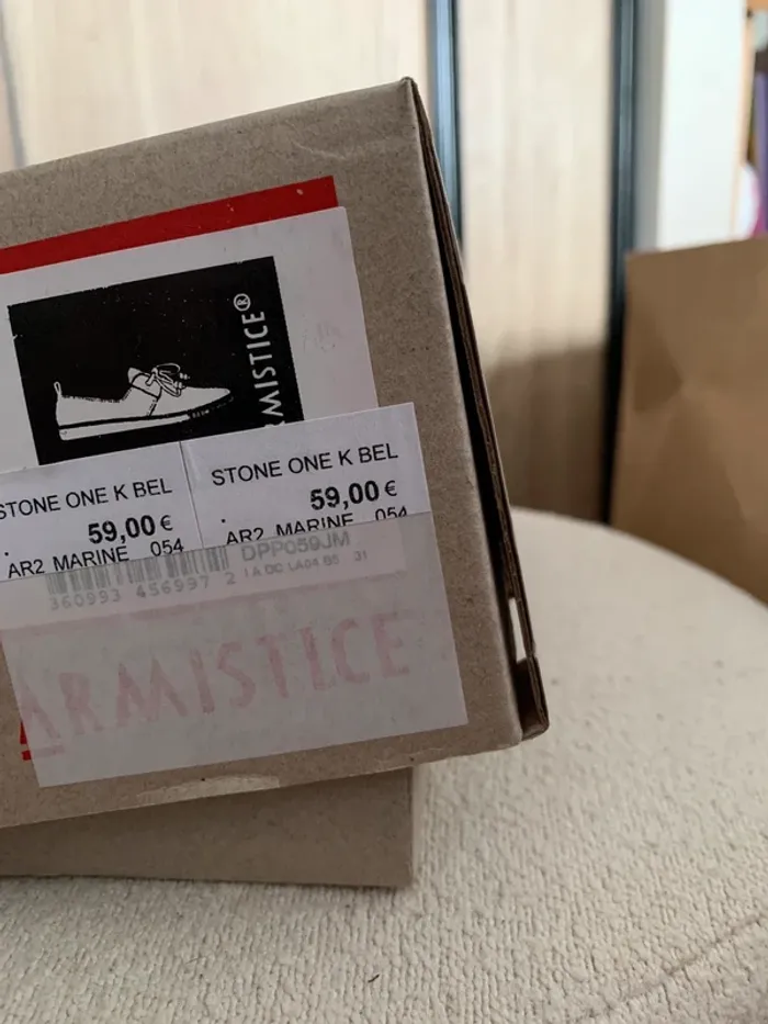 Jolies baskets Armistice rayées pointure 31 neuves avec double paire de lacets - photo numéro 5