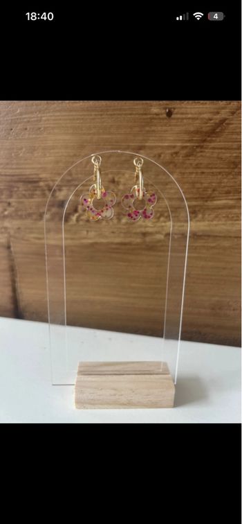 Boucle d’oreille femme transparente 