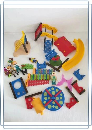 Aire de jeux Playmobil, bon état mais un morceau est cassé