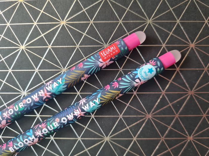 Legami Fleur 🌸Logo Legami + Fleur ⭐étoile 1ère édition = 2 Stylos Neufs - photo numéro 2