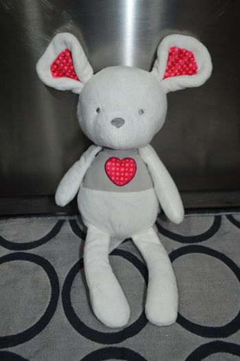 Peluche souris Okaidi Obaibi blanche coeur rouge