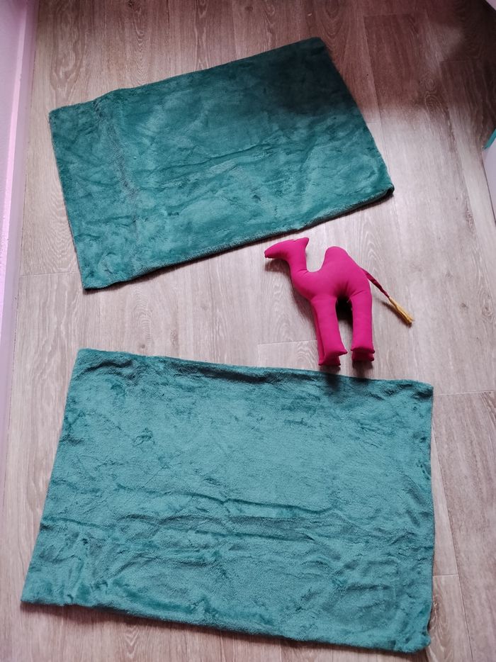 Lot coussins velours neuf - photo numéro 2