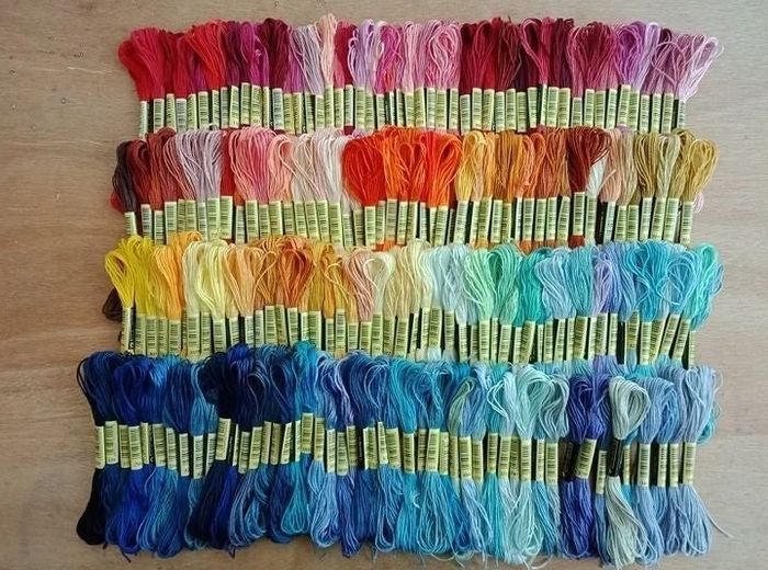 Lot de 8 echevettes pour broderie point de croix