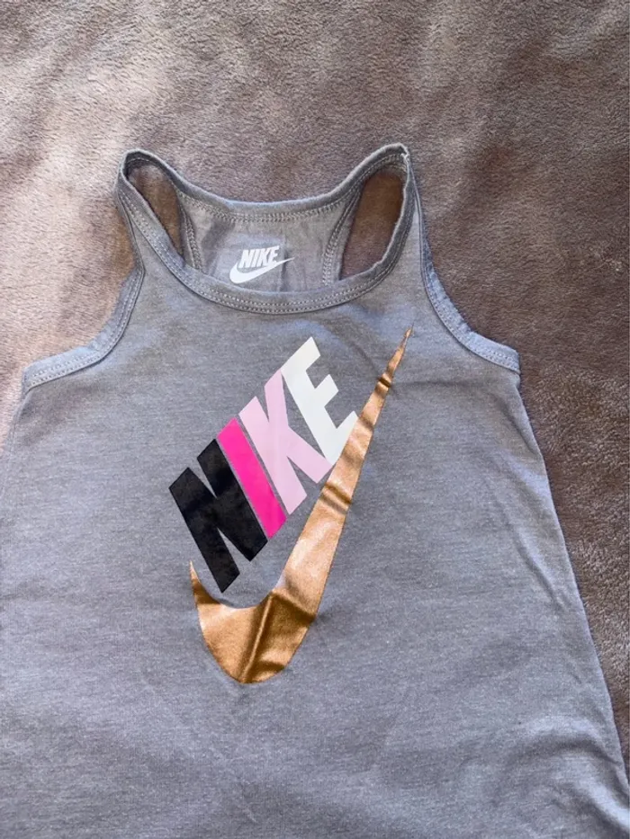 Débardeur Nike fille taille 12 mois gris en très bon état - photo numéro 3