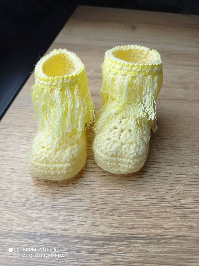 Chaussons fait mains 3/6 mois - photo numéro 2