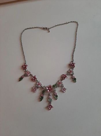 Collier fantaisi fleurs metal