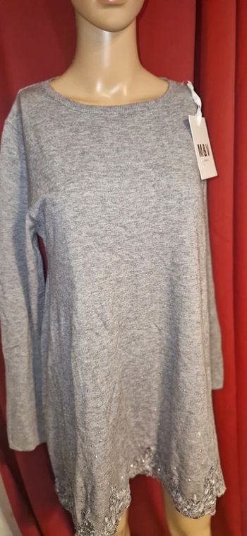 Beau pull long neuf avec etiquette taille S/M M&V strass et dentelle en bas