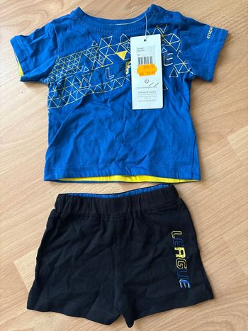 Bel ensemble short + T-shirt T. 9 mois garçon neuf