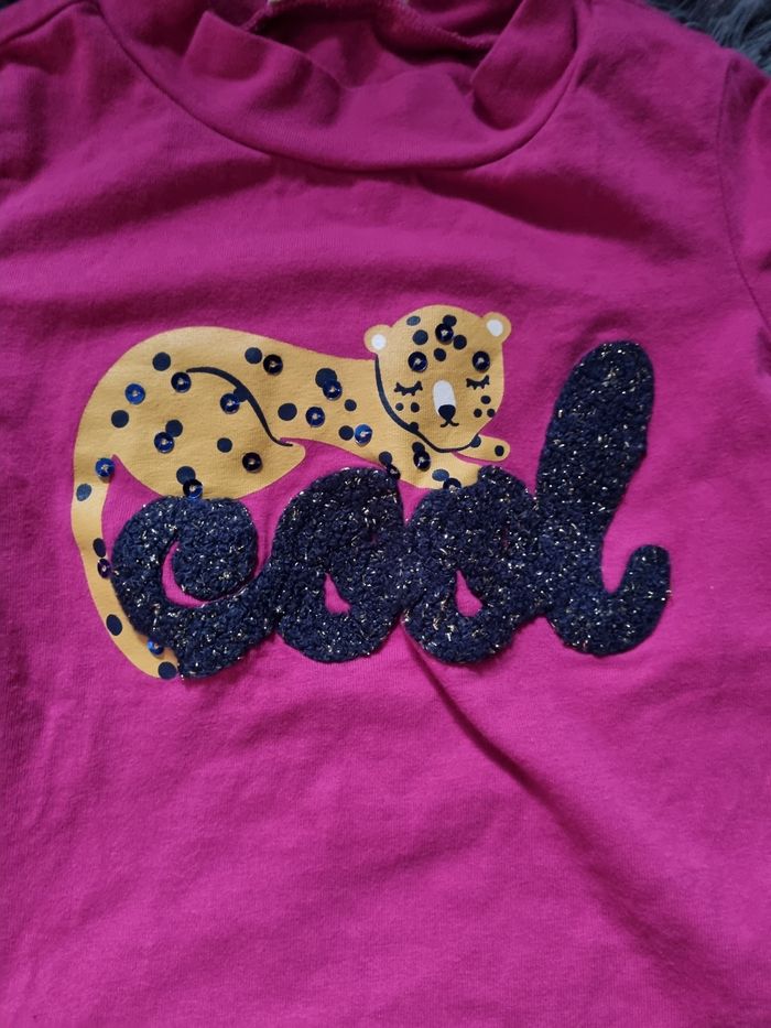 T-shirt fuchsia avec léopard 🐆 et écriture 2ans 92cm - photo numéro 2