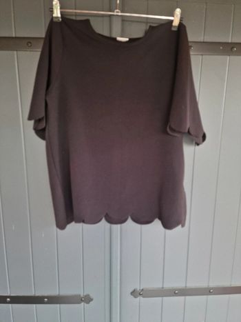 T shirt noir festonné Jacqueline de young
