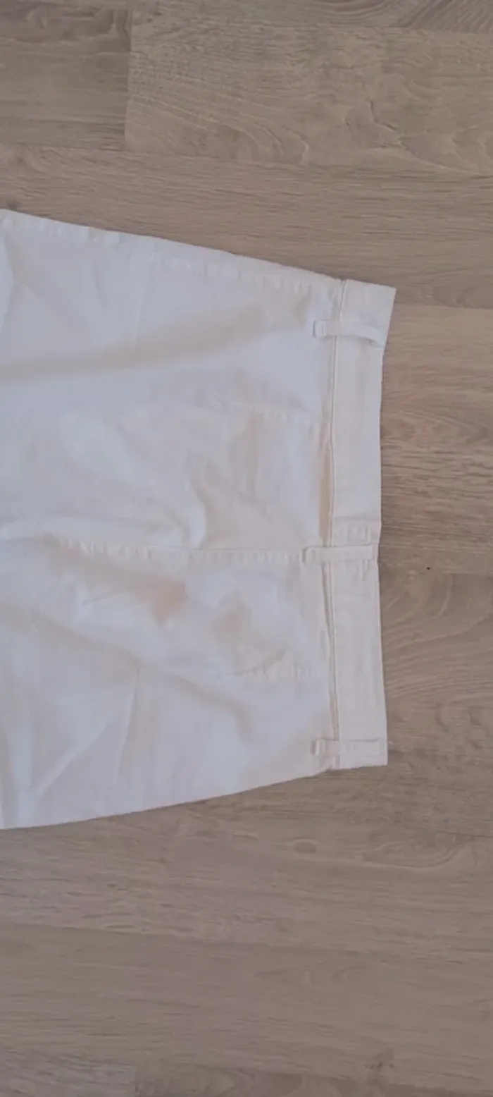 Pantacourt blanc femme, taille 40, en très bon état. - photo numéro 6
