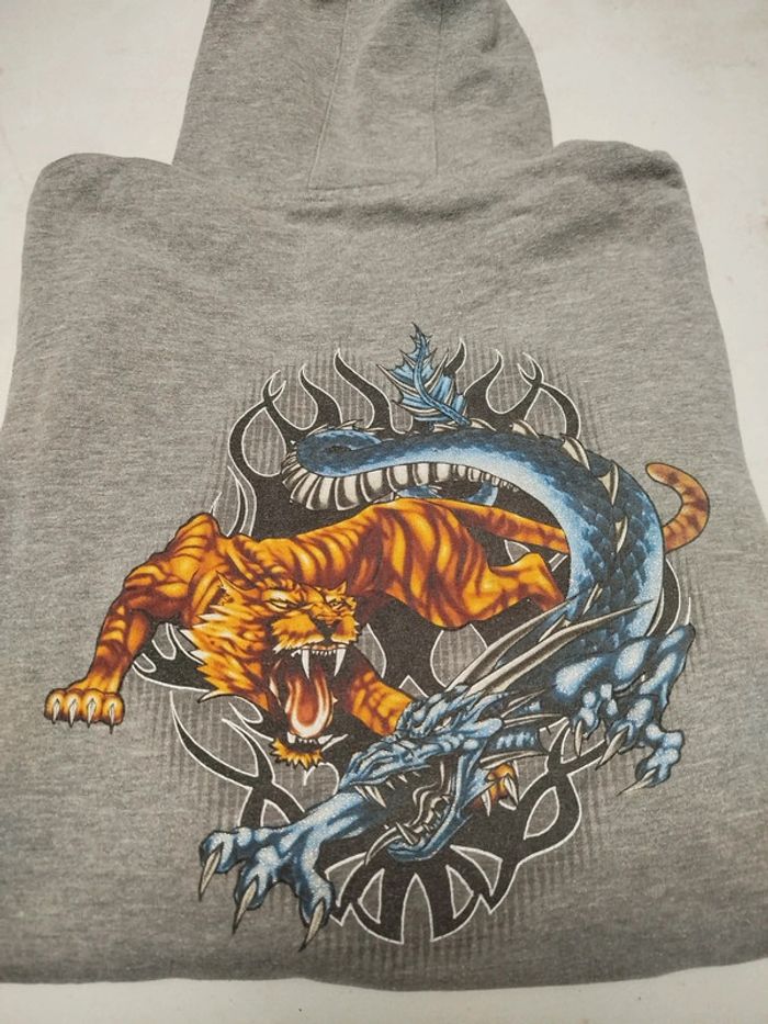 Sweatshirt gris vintage motifs tigre dragon - Top Heavy - XL - photo numéro 3