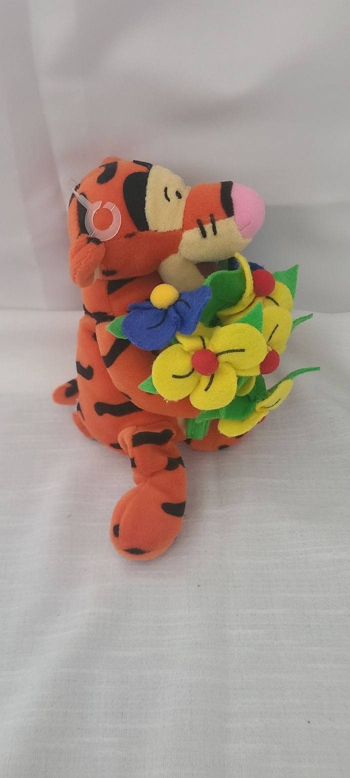 Peluche Tigrou DISNEYLAND Paris Mother's Day Tigger bouquet de fleurs Winnie l'ourson - photo numéro 6