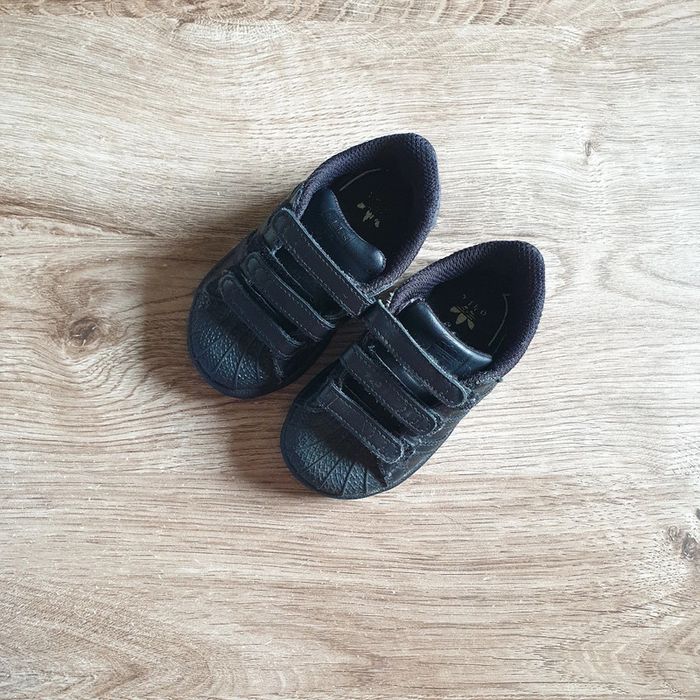 ⭐ Baskets Superstar Adidas en cuir a scratch noir pointure 21 ⭐ - photo numéro 3
